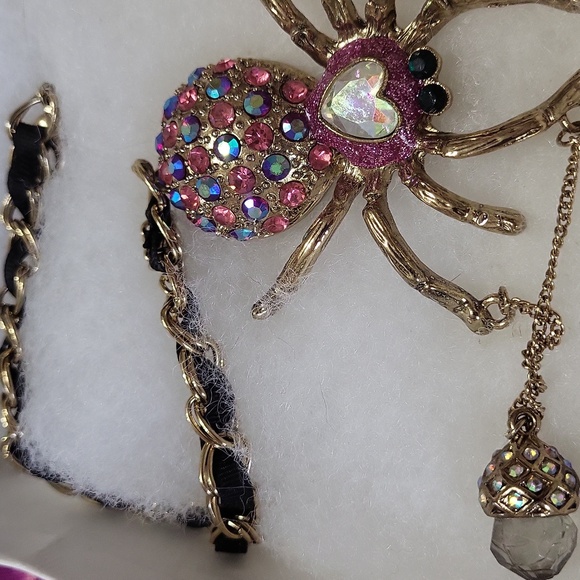 Betsey Johnson EEK! Spider Necklace And Earrings - Picture 3 of 7
